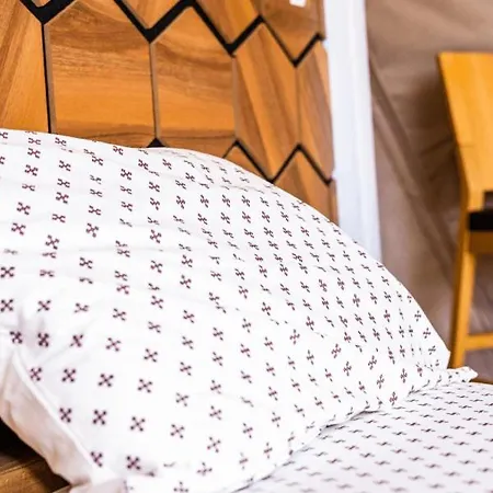 Luxe tent Sutjeska Glamping Domes Tjentiste