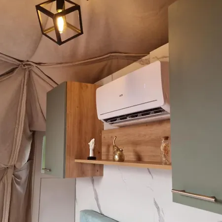 Sutjeska Glamping Domes Campo de lujo