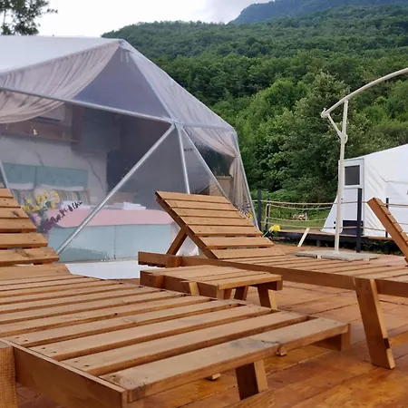 Campo de lujo Sutjeska Glamping Domes Tjentiste