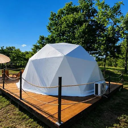 Sutjeska Glamping Domes Campo de lujo
