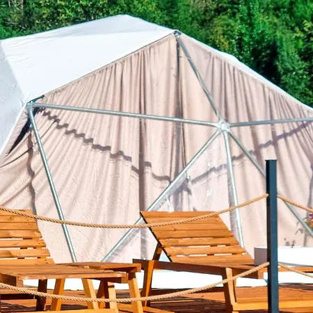 Sutjeska Glamping Domes Campo de lujo